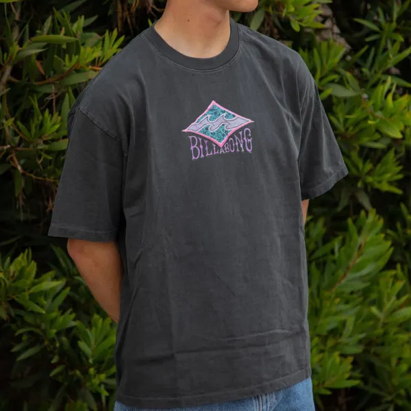 Mens Retro Surf Wave Casual Tee - Spiretime.com 