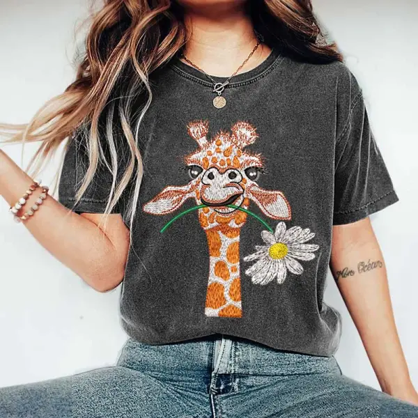 Women's Vintage Giraffe Chamomile Flower Embroidery Print Round Neck Short Sleeve T-Shirt - Elementnice.com 