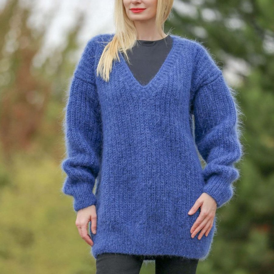 

Ladies Vintage Long-sleeved Blue Icelandic V-Neck Oversized Knitted Mohair Sweater