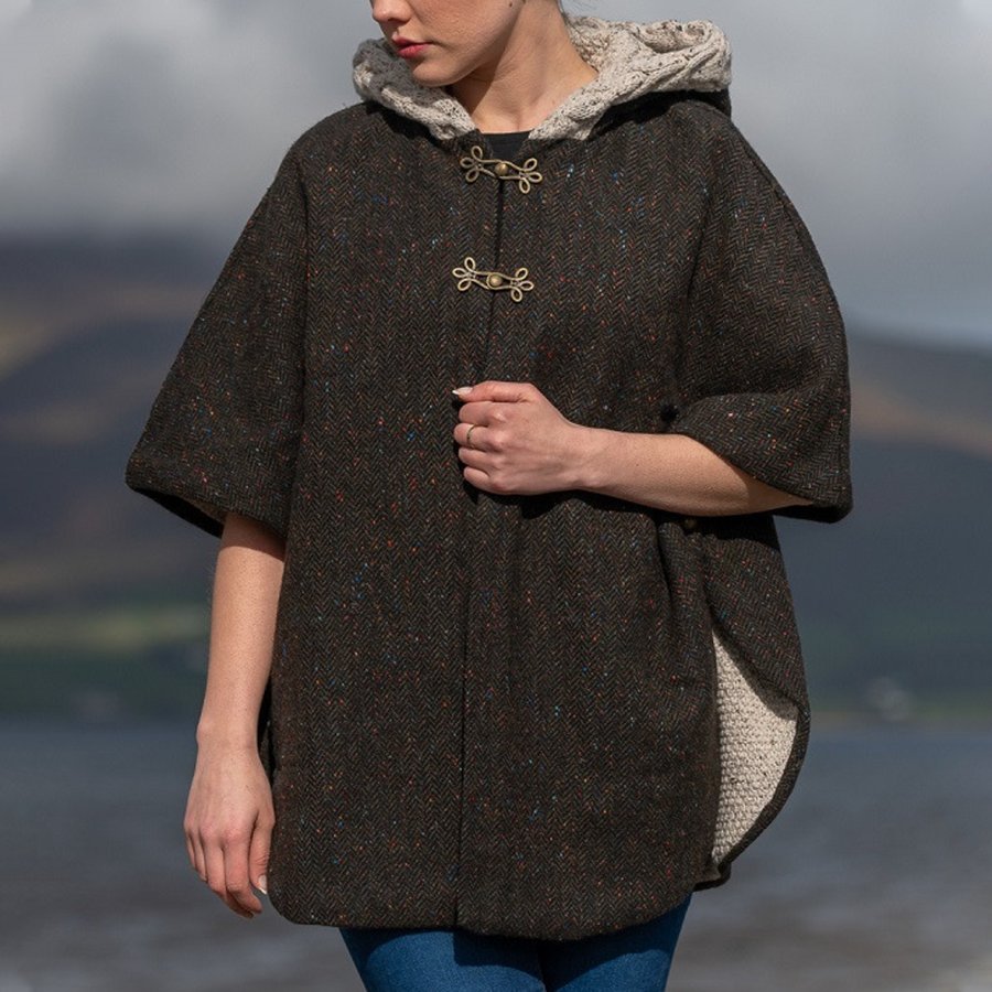 

Ladies Tweed Cape With Aran Collar