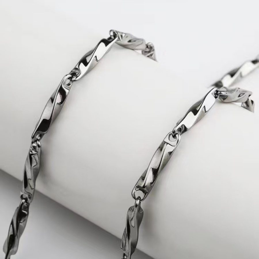

Unisex Lake Titanium Steel Trendy Versatile Collarbone Chain