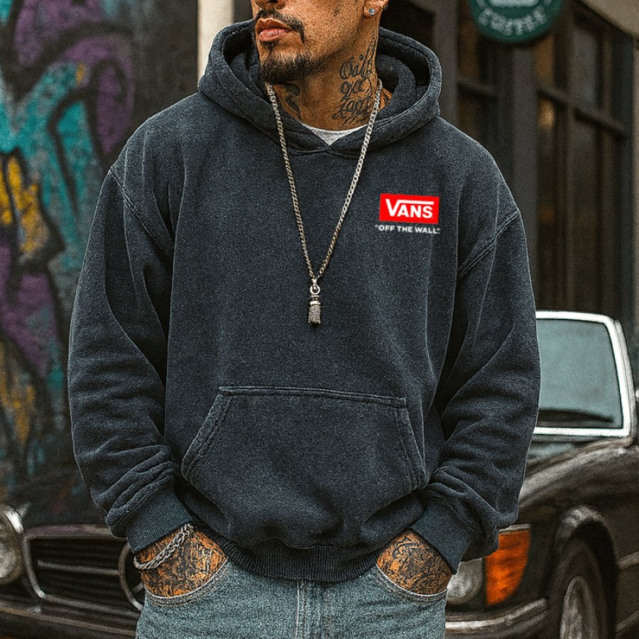 

Stylish Hooded Sweatshirt With Iconic Logo Patch For Everyday Wear