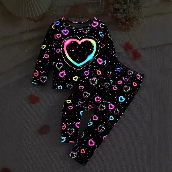 【2Y-7Y】2-piece Girls Black Luminous Heart Print Long Sleeve Pajama Set - Podoasis.com 