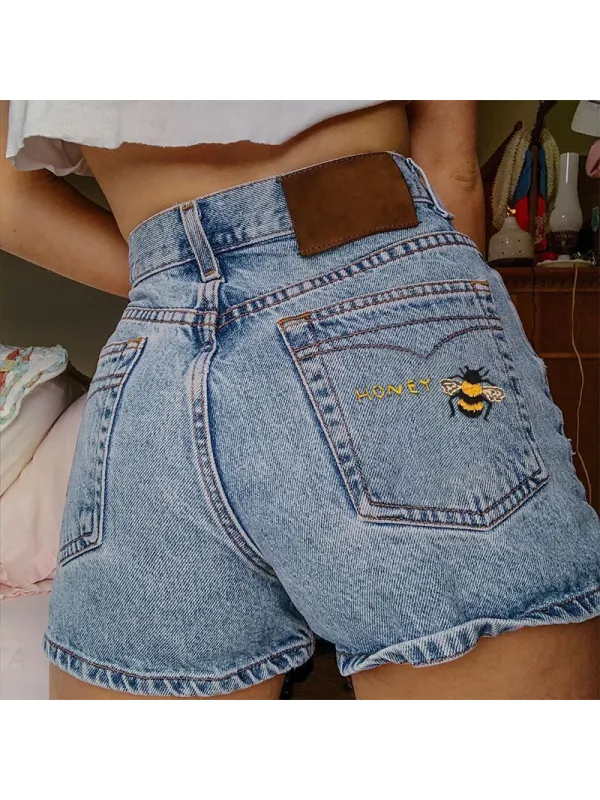 Casual Bee Embroidered Denim Shorts - Realyiyishop.com 